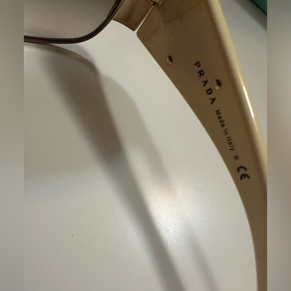 Prada sunglasses - Picture 4 of 9